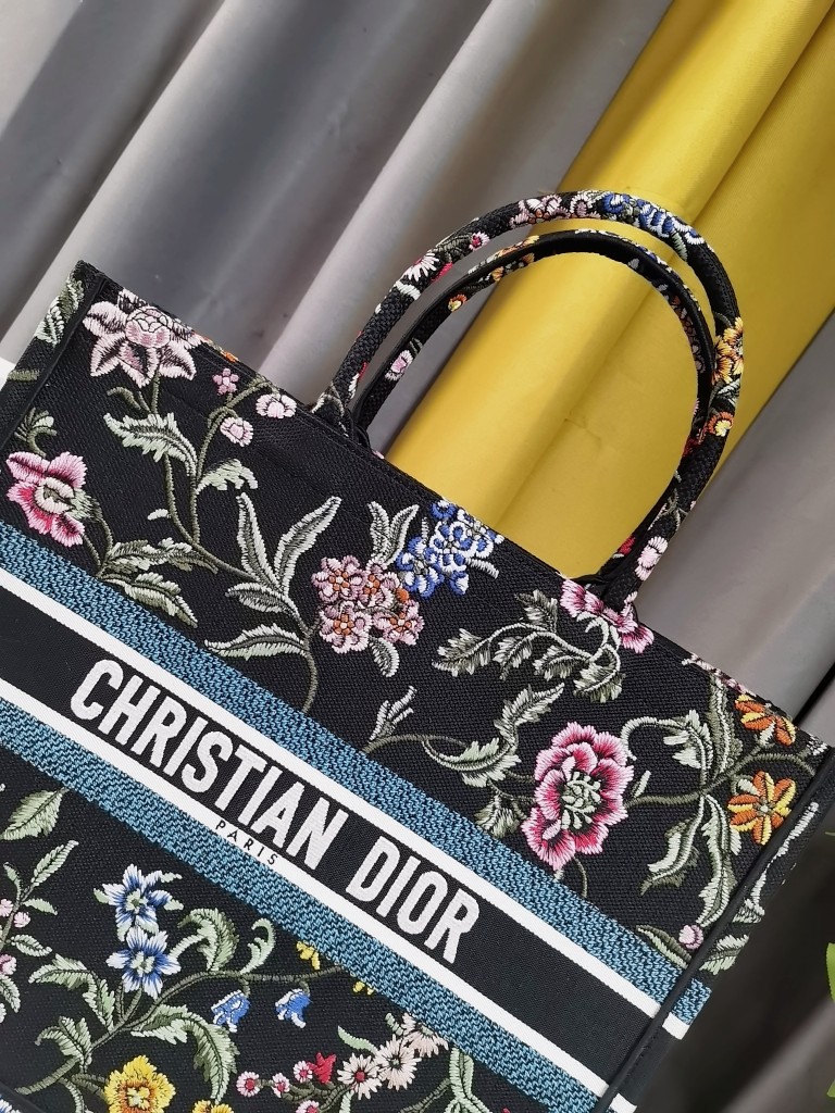 Dior Shopping Bags